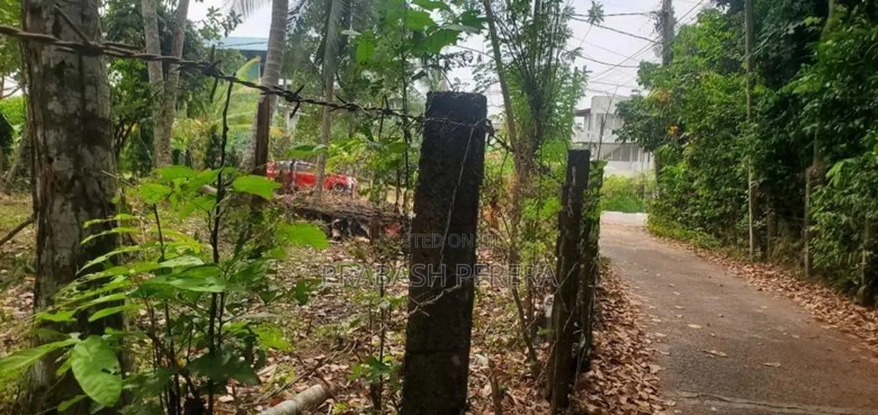 Block Of 14 Perches for Sale in Athurugiriya