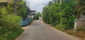 Block Of 14 Perches for Sale in Athurugiriya