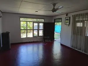 Charming Garden Home Near Ederamulla Junction – Wattala