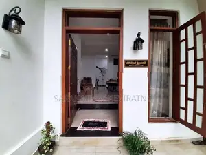House in Yakkala Gampaha With 17.5 Perches Land Extent