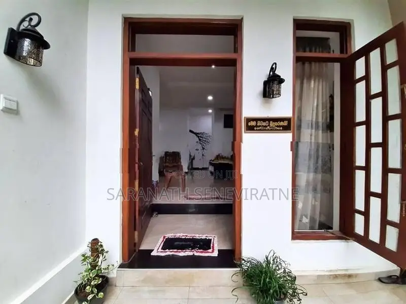 House in Yakkala Gampaha With 17.5 Perches Land Extent