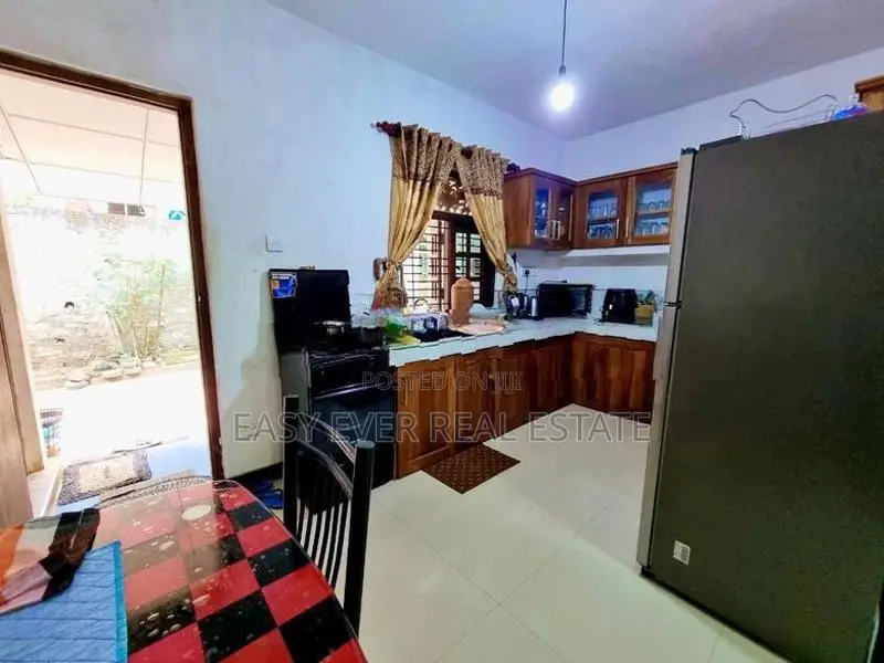 කුරුණෑගල – රිදීගම පාරේ දෙමහල් සුපිරි නිවස විකිණීමට