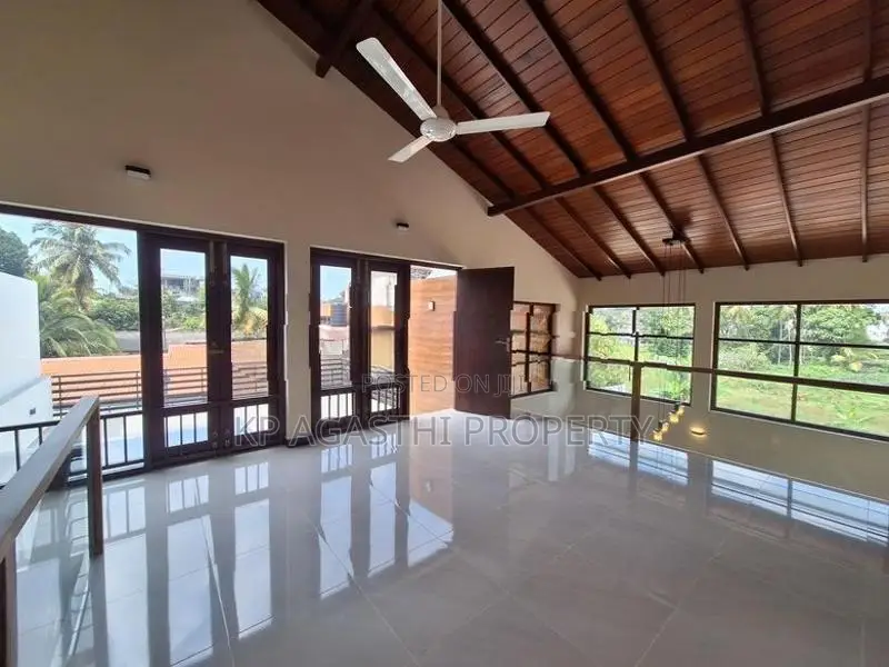 2st brand new luxury house for sale Battaramulla koswatta
