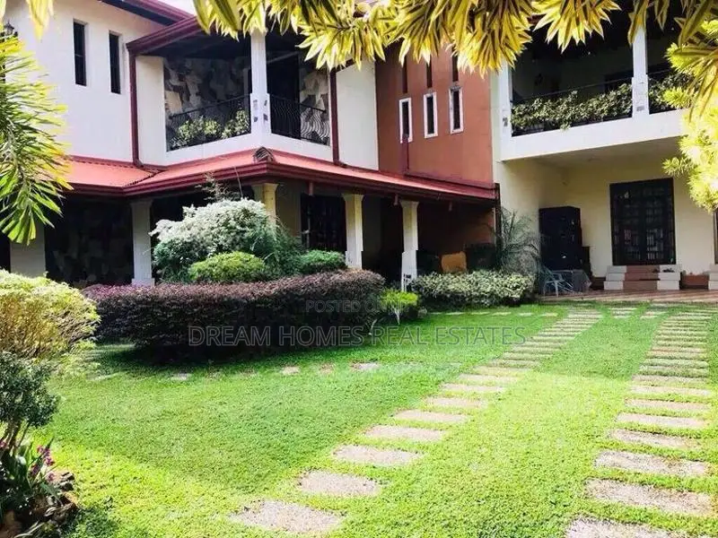 Three-Story Luxury Home with Gym in Kadawatha