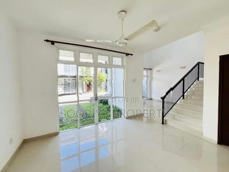 Almost Brand New Luxury House For Sale With Swimming pool - Piliyandal