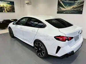 BMW 220i M SPORT 2025