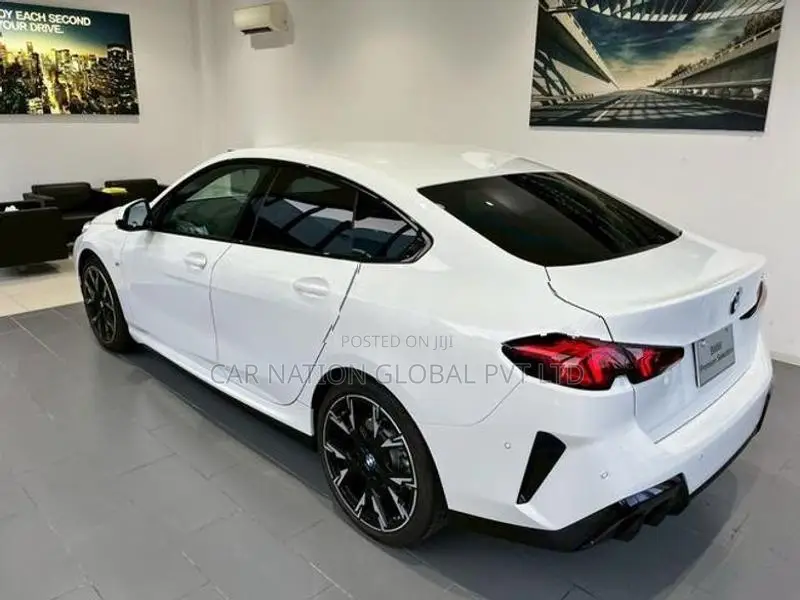 BMW 220i M SPORT 2025