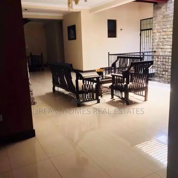 Three-Story Luxury Home with Gym in Kadawatha