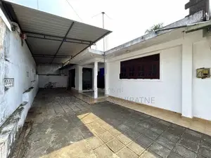 House With 1st Floor Slab Wathara Kesbewa Polgasowita -21 perches
