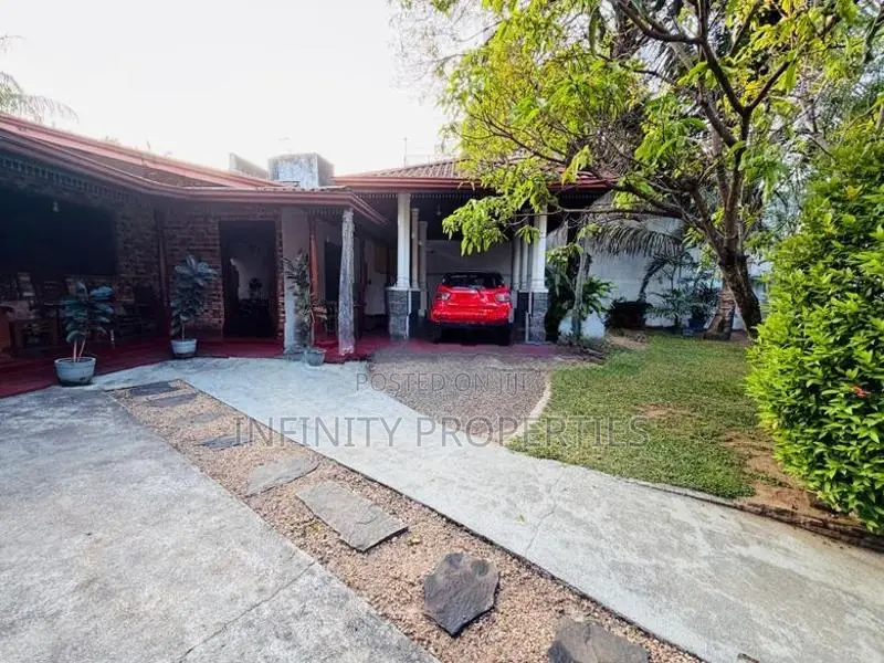 (AFA897) 19.5 p land with Single story house Sale At Thalawathugoda