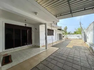 House With 1st Floor Slab Wathara Kesbewa Polgasowita -21 perches