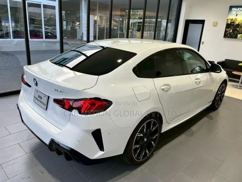 BMW 220i M SPORT 2025