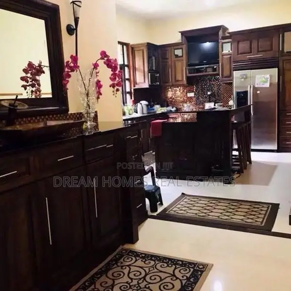 Three-Story Luxury Home with Gym in Kadawatha