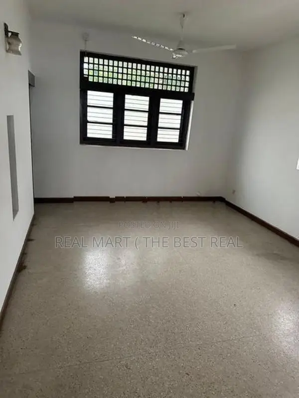 Nugegoda : 23.75 perches Bare Land with house for Sale
