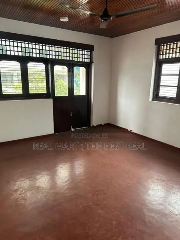 Nugegoda : 23.75 perches Bare Land with house for Sale