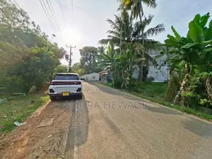 Land for Sale Thalawathugoda, 200m to Borella road. (ID : PLWT001)