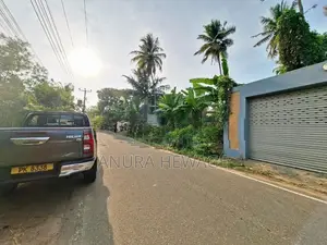 තලවතුගොඩ පිහිටි ඉඩමක් විකිණීමට ඇත. (ID : PLWT001S)