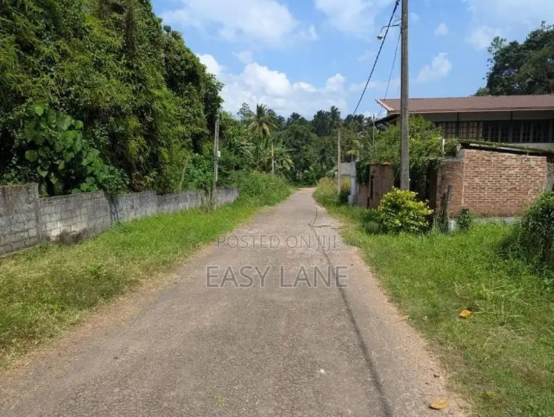 කහතුඩුව Highway පිවිසුමට 2.5km දුරින් වටිනා ඉඩමක්