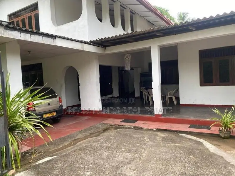 COMMERCIAL PROPERTY FOR SALE IN POLGAHAWELA (SP1049)