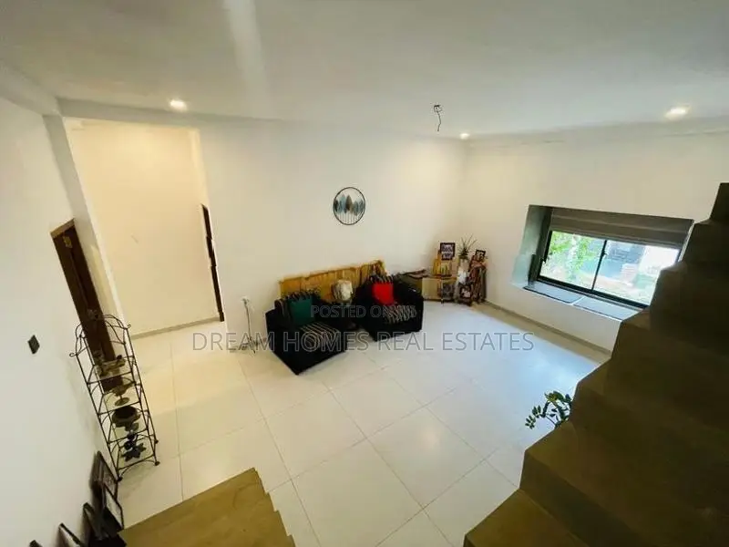 Serene Luxury Modern House with Stunning Paddy Field Views Kadawatha