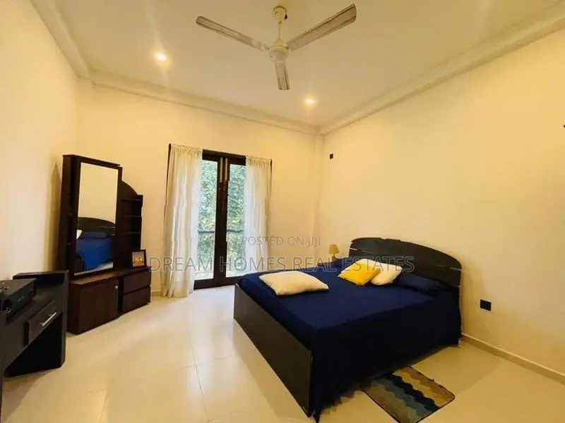 Serene Luxury Modern House with Stunning Paddy Field Views Kadawatha