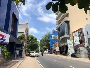 Showroom Space For Rent in Duplication Road Bambalapity Colombo.04