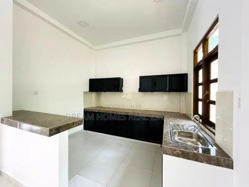 Elegant 3BR Home for Sale near Ederamulla Junction – Wattala