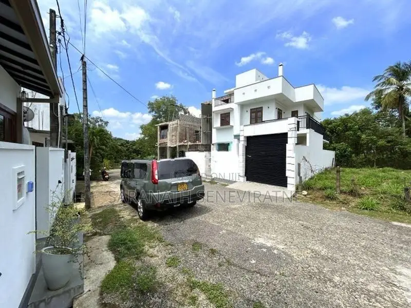 Brand-New Modern House in Athurugiriya