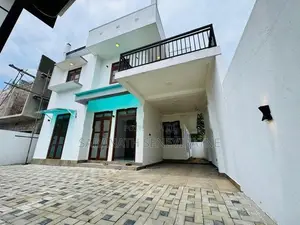 Brand-New Modern House in Athurugiriya
