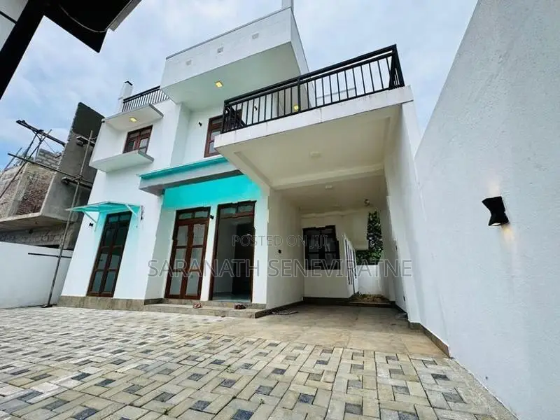 Brand-New Modern House in Athurugiriya