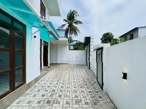 Brand-New Modern House in Athurugiriya