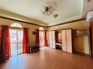 Super Luxury House With 18.6 P Sale At Battramulla