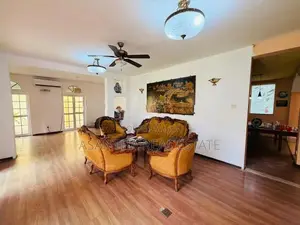 Super Luxury House With 18.6 P Sale At Battramulla