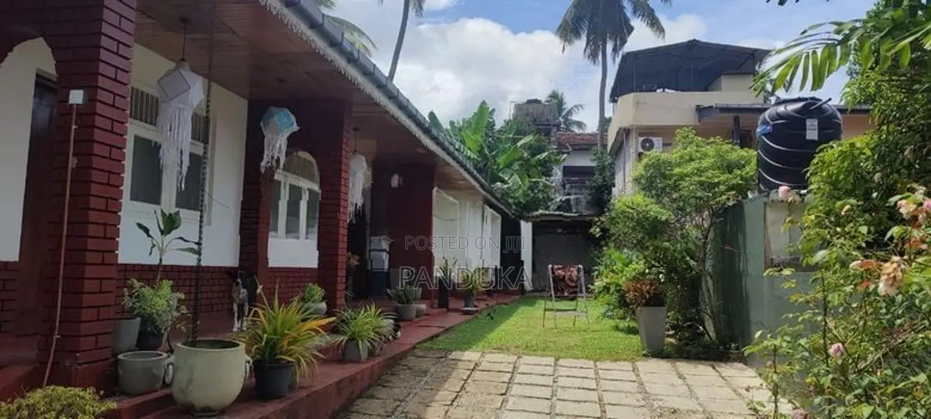 Land with Old house for sale in Kelaniya - Waragoda