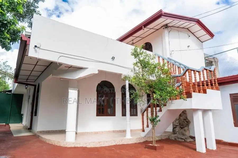 Maharagama : 4BR (9.1P) House for Sale at Nawinna
