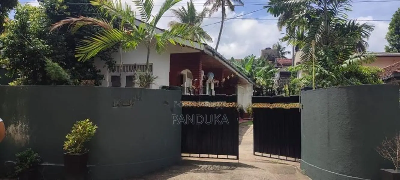 Land with Old house for sale in Kelaniya - Waragoda