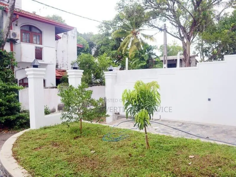Commercial Building for Sale in Nawala