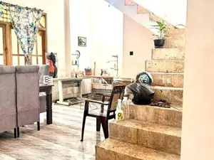 ප්‍රධාන බස් මාර්ගයන්ට 700m දුරින් වටිනා දෙමහල් නිවසක්