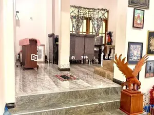 ප්‍රධාන බස් මාර්ගයන්ට 700m දුරින් වටිනා දෙමහල් නිවසක්