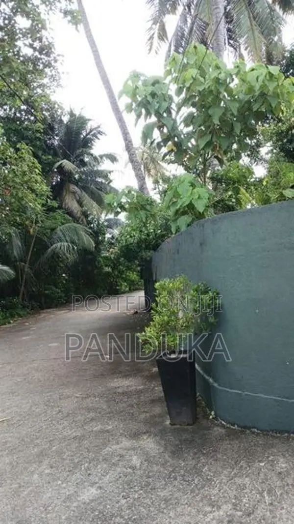 Land with Old house for sale in Kelaniya - Waragoda