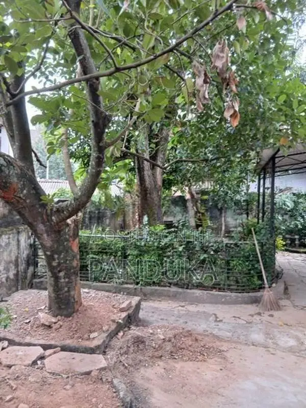 Land with Old house for sale in Kelaniya - Waragoda
