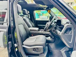 Land Rover Defender Dynamic HSE 2024