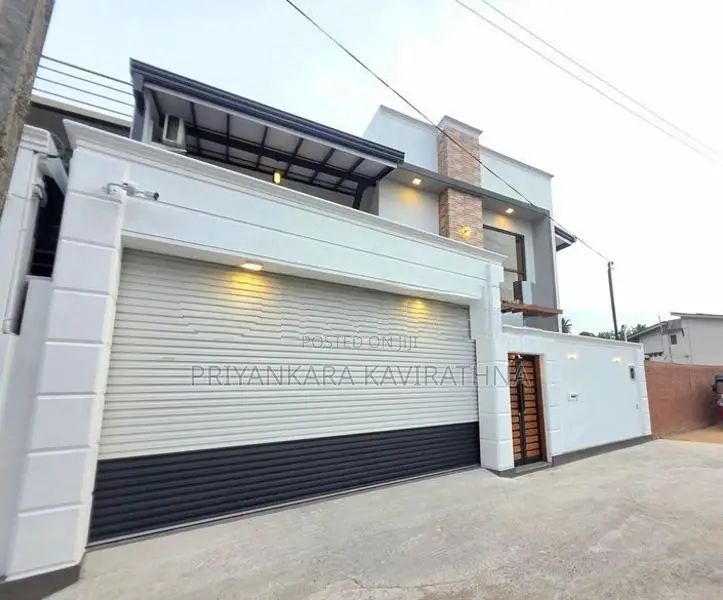 Super Luxury 3 Storied House For Sale in Piliyandala