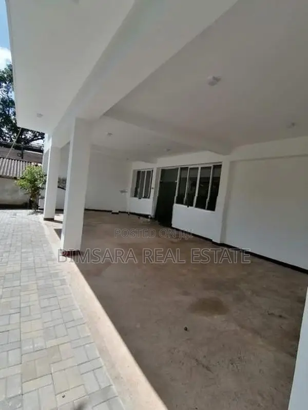 3000 SQ.FT. GROUND FLOOR SPACE IN NAWALA FOR LEASE | LH 3680
