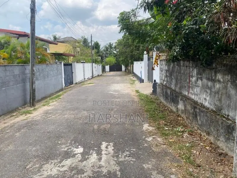 10 Perch Superb Land for Sale - Walking Distance to High-Level Road