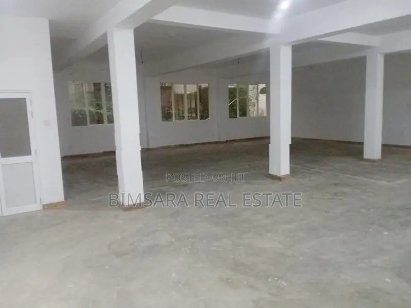 3000 SQ.FT. GROUND FLOOR SPACE IN NAWALA FOR LEASE | LH 3680
