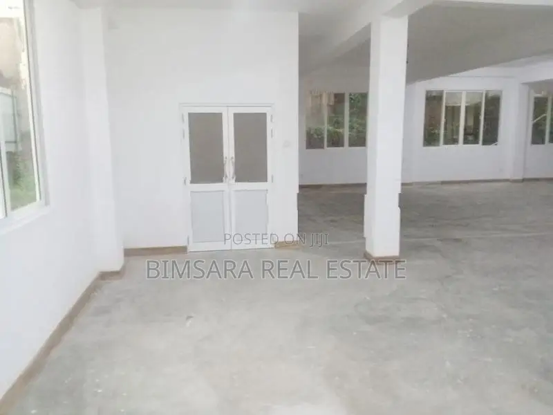 3000 SQ.FT. GROUND FLOOR SPACE IN NAWALA FOR LEASE | LH 3680