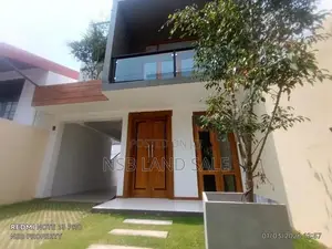 Brand New Luxury House for Sale Pelawaththa