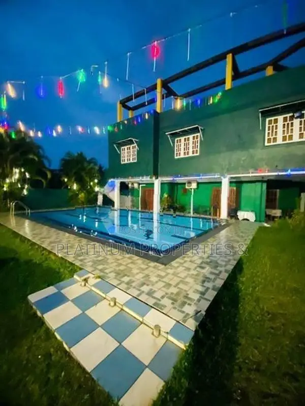 Super Luxury 35 Perch 3-Story Villa / House With Pool For Sale In Mala