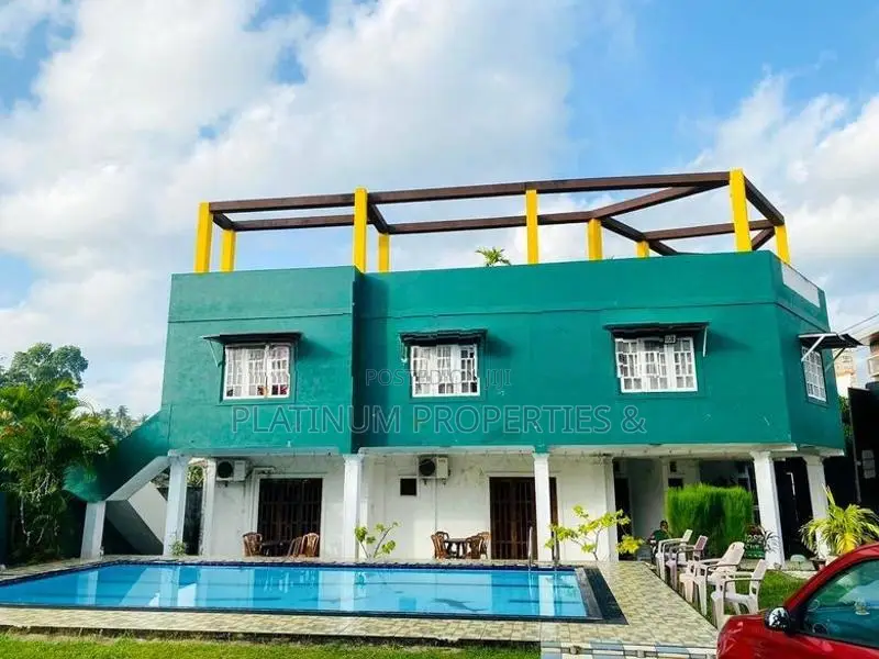 Super Luxury 35 Perch 3-Story Villa / House With Pool For Sale In Mala
